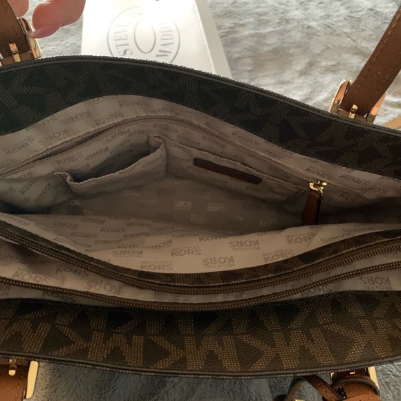 Michael kors purse - Picture 2 of 5